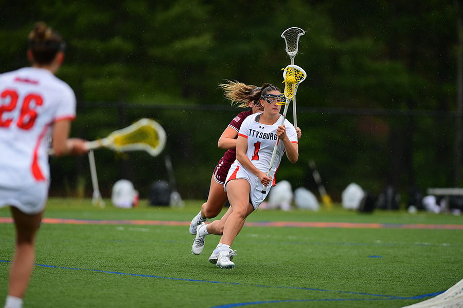 Jordan Basso ’24 play lacrosse